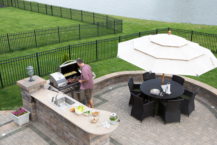 Outdoor Fireplaces and Outdoor Kitchens